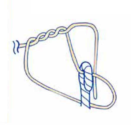 この3つねじれ部分を、右手の親指でしっかり押さえておく。端の方の糸を取り、間を空ける。